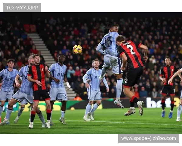 本-戴维斯角球破门，热刺半场领先桑德兰